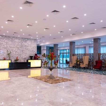 Palms By Eagles Airport City, Formerly Holiday Inn Аккра Екстер'єр фото